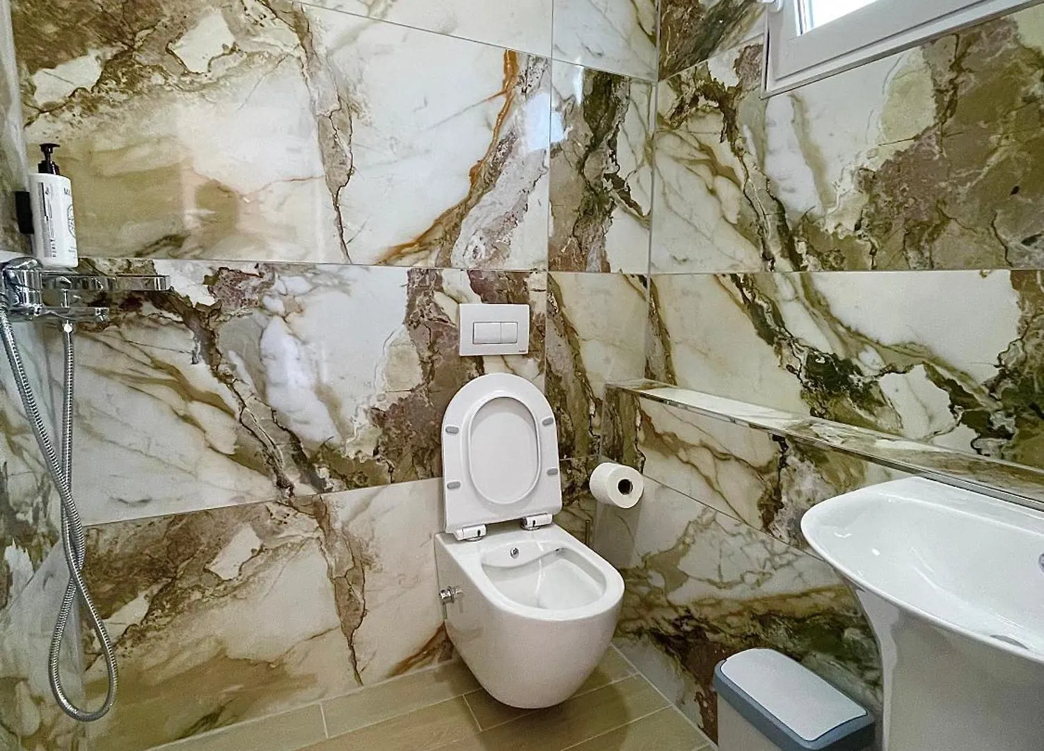 Kloi Luxe Appart-Hotel Shengjin 2*,  Albania